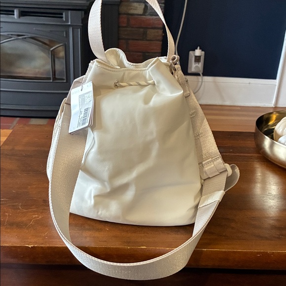 Lululemon Athletica Cream Crossbody Bag - Picture 2 of 6